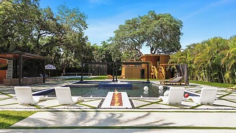 Epic Treehouse Villa - Pool • Pickleball