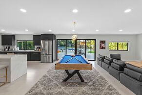 Epic Treehouse Villa - Pool • Pickleball