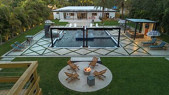 Epic Treehouse Villa - Pool • Pickleball