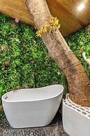 Epic Treehouse Villa - Pool • Pickleball