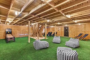 Epic Treehouse Villa - Pool • Pickleball