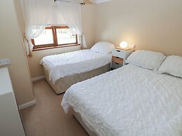 3 Riverside Lodge