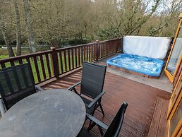 3 Riverside Lodge