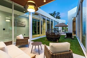 Signature Waterfront Villa by The Glamhomes