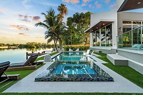 Signature Waterfront Villa by The Glamhomes