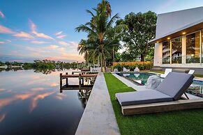 Signature Waterfront Villa by The Glamhomes