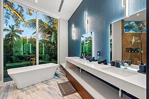 Signature Waterfront Villa by The Glamhomes