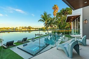 Signature Waterfront Villa by The Glamhomes