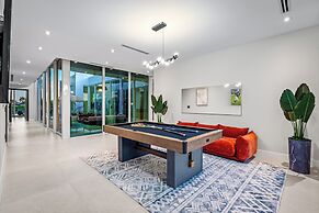 Signature Waterfront Villa by The Glamhomes