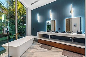 Signature Waterfront Villa by The Glamhomes
