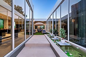 Signature Waterfront Villa by The Glamhomes