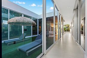 Signature Waterfront Villa by The Glamhomes