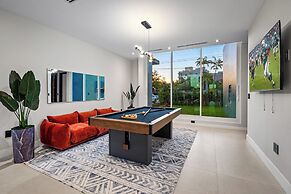 Signature Waterfront Villa by The Glamhomes