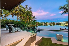 Signature Waterfront Villa by The Glamhomes