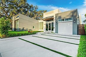 Signature Waterfront Villa by The Glamhomes