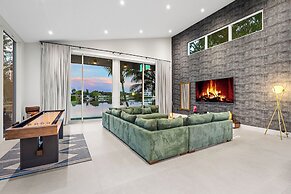 Signature Waterfront Villa by The Glamhomes