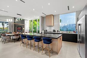 Signature Waterfront Villa by The Glamhomes