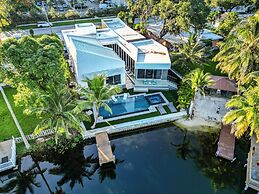 Signature Waterfront Villa by The Glamhomes