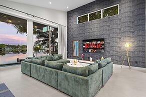 Signature Waterfront Villa by The Glamhomes