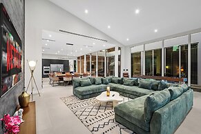 Signature Waterfront Villa by The Glamhomes