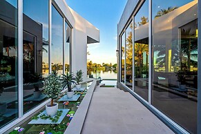 Signature Waterfront Villa by The Glamhomes