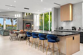 Signature Waterfront Villa by The Glamhomes