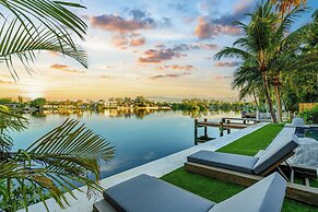 Signature Waterfront Villa by The Glamhomes