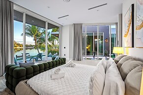 Signature Waterfront Villa by The Glamhomes
