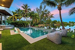 Signature Waterfront Villa by The Glamhomes