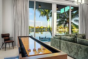 Signature Waterfront Villa by The Glamhomes