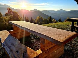 Chalet Chapeau R. a R.