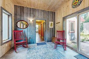 Secluded 2 BR Cottage w/ Private W/d, Wifi & Patio
