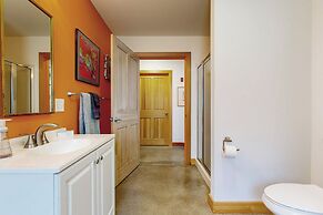 Secluded 2 BR Cottage w/ Private W/d, Wifi & Patio