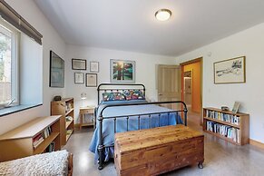 Secluded 2 BR Cottage w/ Private W/d, Wifi & Patio