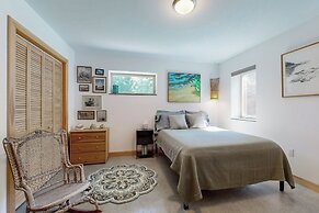 Secluded 2 BR Cottage w/ Private W/d, Wifi & Patio