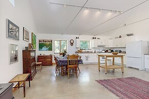 Secluded 2 BR Cottage w/ Private W/d, Wifi & Patio