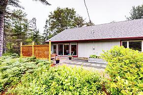 Secluded 2 BR Cottage w/ Private W/d, Wifi & Patio