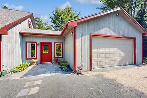 Secluded 2 BR Cottage w/ Private W/d, Wifi & Patio
