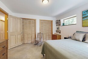 Secluded 2 BR Cottage w/ Private W/d, Wifi & Patio