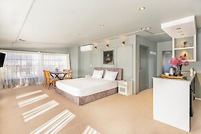 Marine Point Hotel