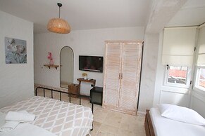 Thera Alaçatı Otel