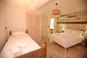 Thera Alaçatı Otel