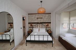 Thera Alaçatı Otel