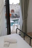 Thera Alaçatı Otel