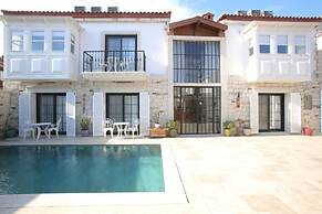 Thera Alaçatı Otel