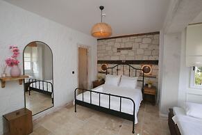 Thera Alaçatı Otel