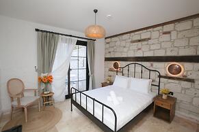 Thera Alaçatı Otel