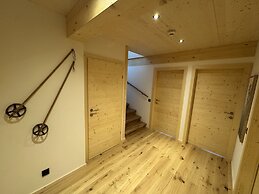 Superior Chalet With Sauna & Hot Tub