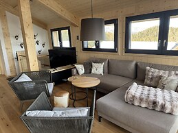 Superior Chalet With Sauna & Hot Tub