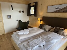 Superior Chalet With Sauna & Hot Tub